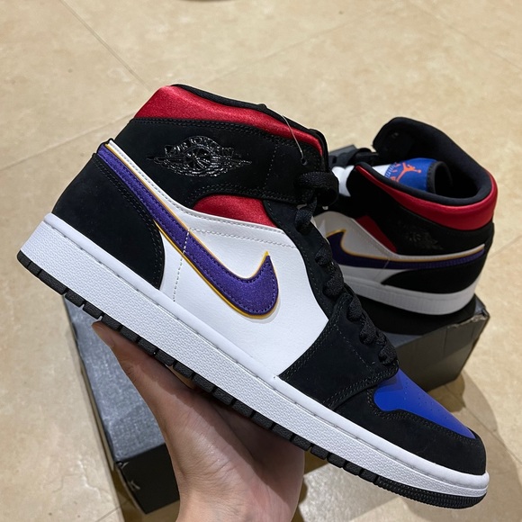 jordan 1 mid mens 9.5